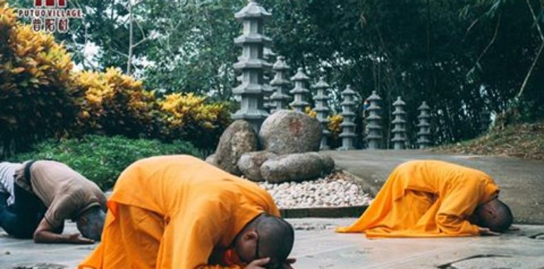 3 steps 1 bow Pilgrimage “Guanyin Birthday Celebration”